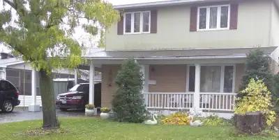 Rooms available in a two-storey detached house with two full bathrooms and one powder room, kitchen...