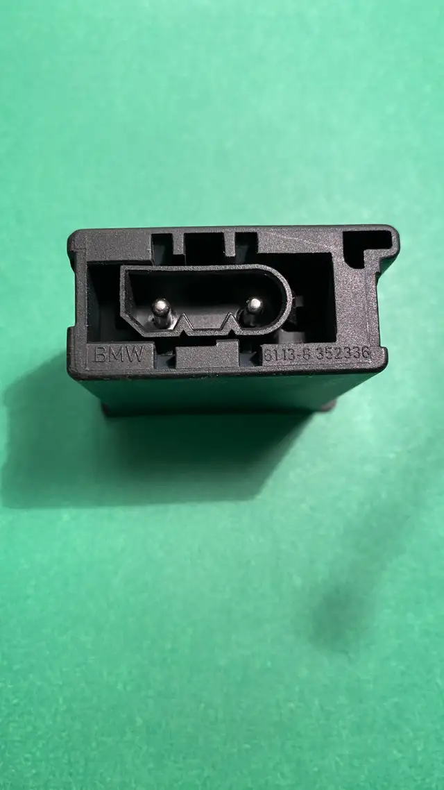 BMW Glove Compartment Flashlight - Black with receptacle in Other Parts & Accessories in Kitchener / Waterloo - Image 6