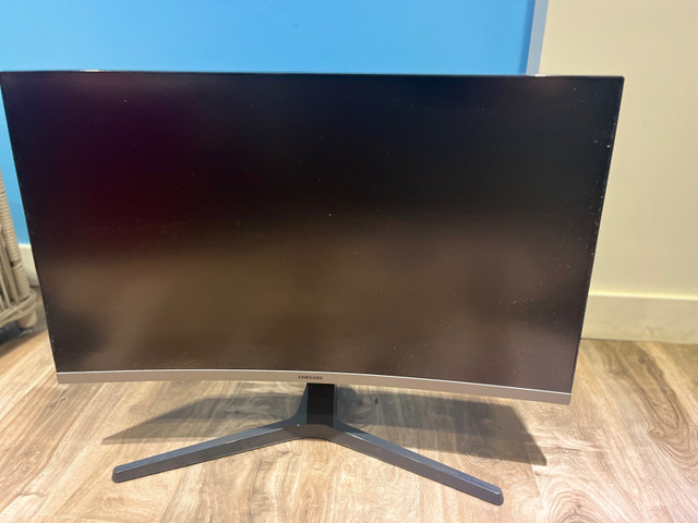 Samsung 27" FHD Curved Monitor in Monitors in Bedford - Image 4