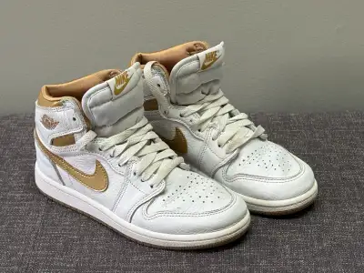 Air Jordan 1 mids size 1Y, View more