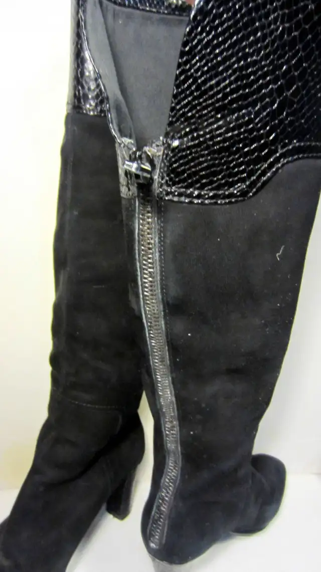 Women’s Bandolino Back Zippered Suede Boots in Women's - Shoes in City of Toronto - Image 4