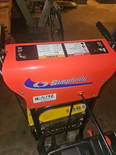 simplicity 1924e snow blower with a 900 snow series briggs, View more