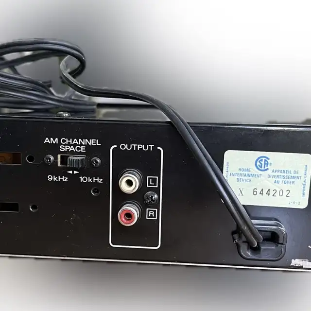 KENWOOD Quartz Synthesizer Stereo Tuner Model Basic T1 in Stereo Systems & Home Theatre in City of Toronto - Image 5