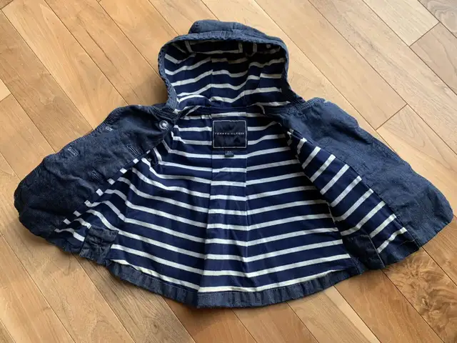 Manteau Tommy Hilfiger printemps-automne fille 18 mois in Clothing - 12-18 Months in Québec City - Image 5