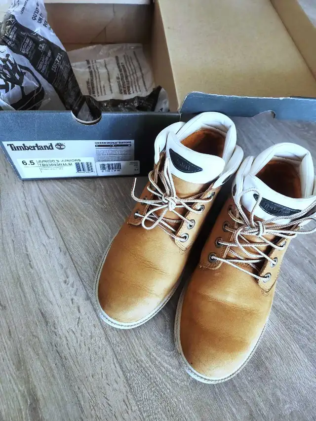 TIMBERLAND junior boots for women or youths in Kids & Youth in City of Toronto - Image 5