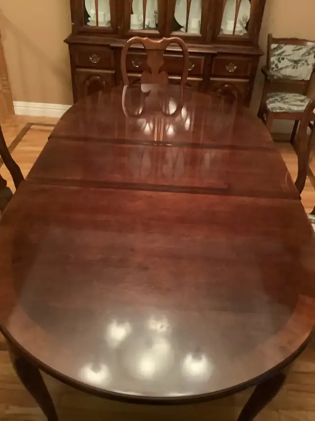 Dining room set in Dining Tables & Sets in Dartmouth - Image 4