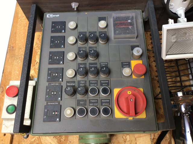 Ancien panneau de contrôle de machine-outil in Other in Rimouski / Bas-St-Laurent - Image 2