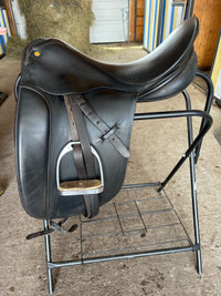 Tudor House dressage saddle