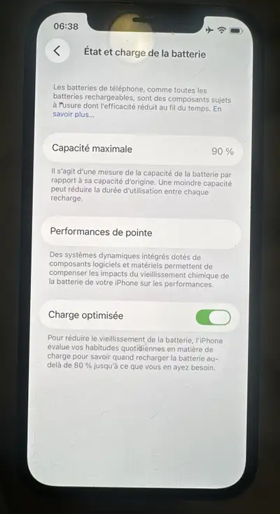 Bien lire l’annonce au complet IPhone 12 Pro en très état!! batterie : 90%!! Stockage : 128 Gb Coule...