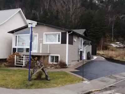 Superbe maison à louer face au quai d’escale des bateaux de croisière de La Baie et à proximité du p...
