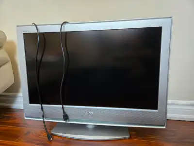 Selling a Sony 32-inch LCD TV Works perfectly, no dead pixels Comes with remote and power cable Inpu...