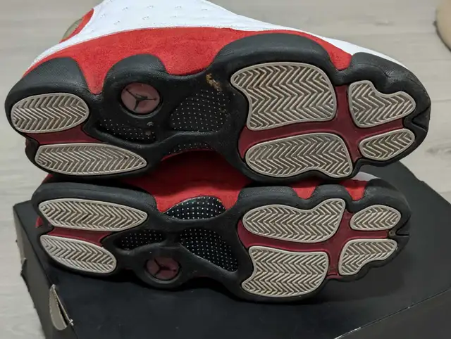 *USED* Air Jordan "Cherry" 13 - Size 9.5 in Men's Shoes in Mississauga / Peel Region - Image 7