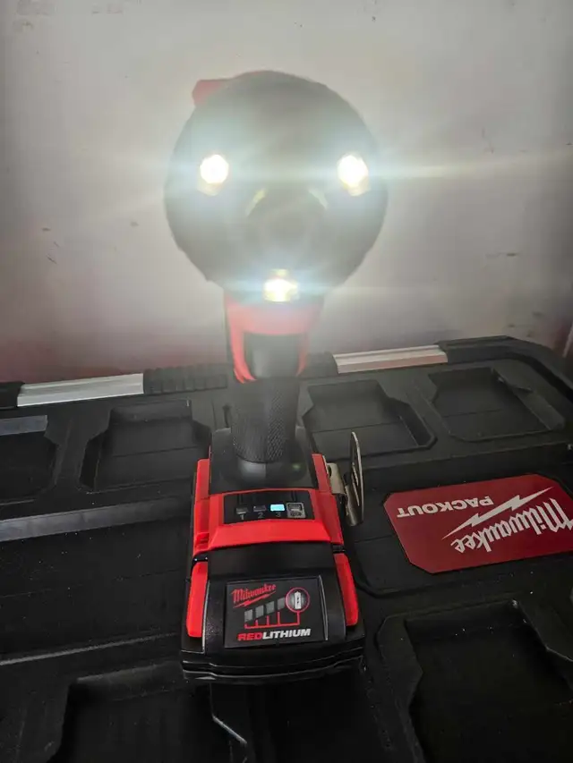 Brand new Milwaukee M18 Fuel 1/4" Hex Impact Driver with Battery in Power Tools in Ottawa - Image 5