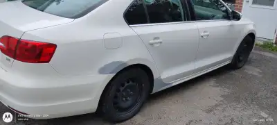 JE RÉPONDS PAS IL EST DISPONIBLE? NON FUMEUR.. rouille typique Jetta réparé freins à main ok.. frein...