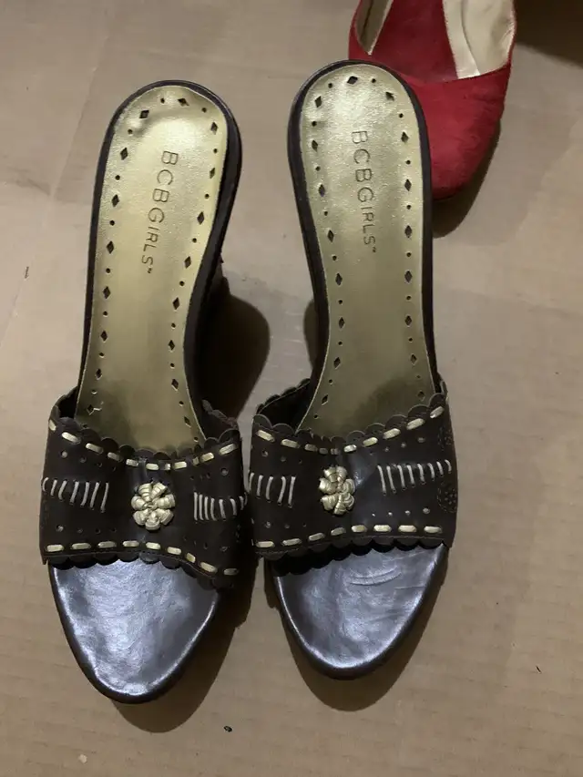 Woman’s designer  in Garage Sales in Mississauga / Peel Region - Image 11