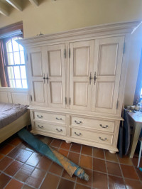 Grande armoire style antique