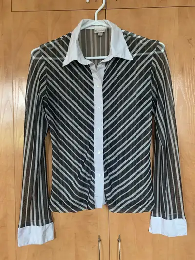 Vêtements Tristan, Alfred Sung, Twik small ou medium... 12$ chac, View more