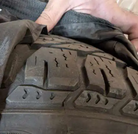 Used Goodyear winter tires with rims for sale in Tires & Rims in Mississauga / Peel Region - Image 2