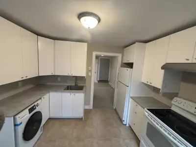 Best All-inclusive deal with 10 rent free days. Newly renovated 1 bedroom apartment. Features includ...