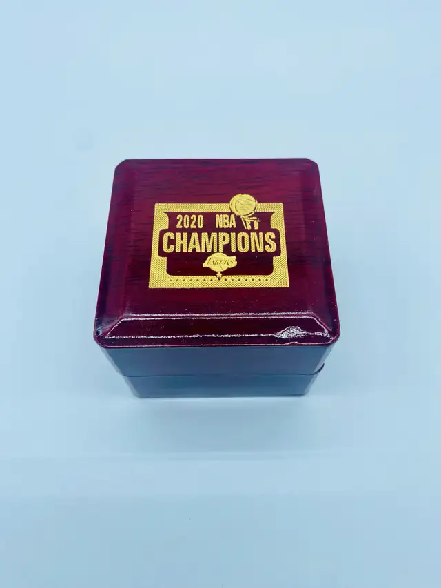 Lebron James	m LA Lakers NBA Championship Ring In Custom Display in Arts & Collectibles in London - Image 4