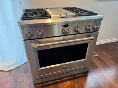 GE Monogram gas/electric oven and range, View more