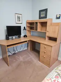 Corner desk 