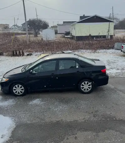2013 Toyota Corolla 4 cylinder automatic, power sun roof, heated seats, power windows, locks, AC, 4...