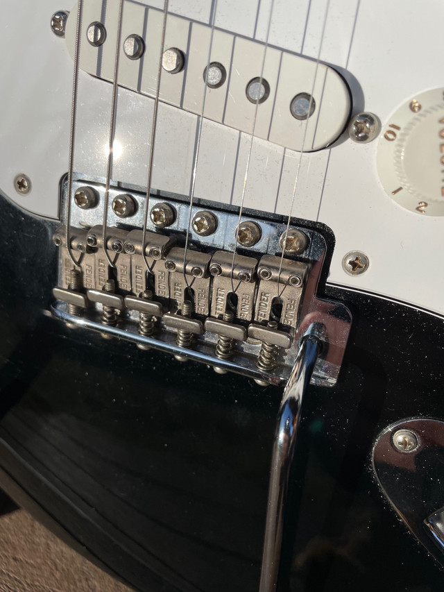 2006 Fender AVRI 62 Stratocaster Electric Guitar in Guitars in Oshawa / Durham Region - Image 3