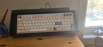Mechanical computer in great shape keys can be customized do look at there website a few caps missin...
