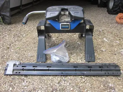 Reese 5th wheel hitch with rails and hardware. See pix for details...Respond with phone number if in...