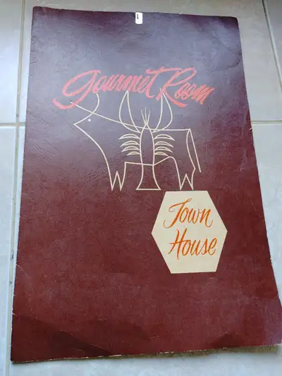 TOWN HOUSE GOURMET ROOM RESTAURANT MENU 1965 Town House Motor Hotel 319 Rideau St., OTTAWA, ONT. Lar...