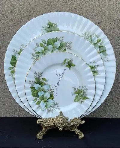Royal Albert Trillium dinner plate set / dishes, View more