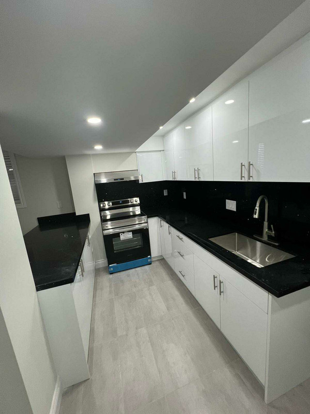 1 Bed 1 Bath - look out  Basement Apartment in Multi-item in Oakville / Halton Region - Image 4