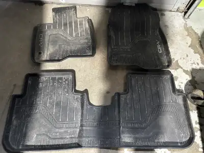 2024 Honda CRV All Season Rubber Floor Mats OEM 2023-2025 Honda Crv used in good shape, could use a...
