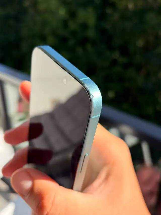 Apple iPhone 16 in Cell Phones in Richmond - Image 3
