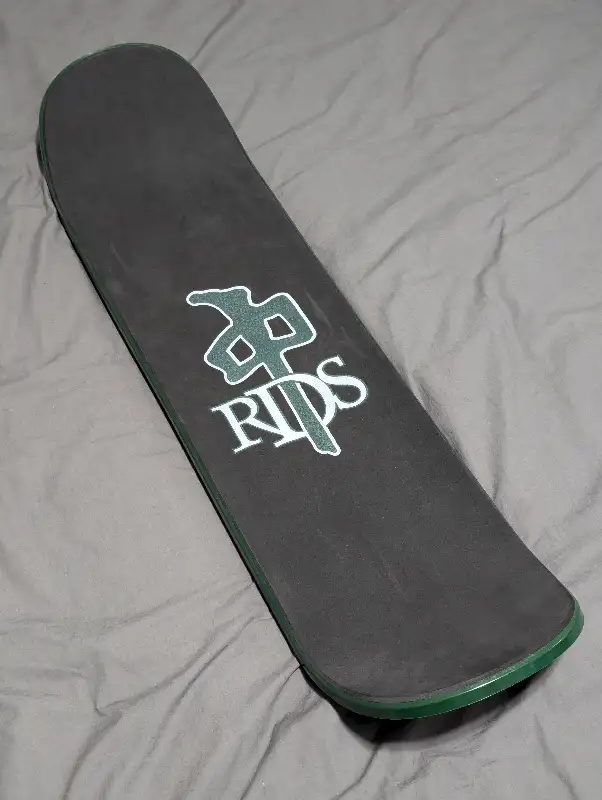 Red Dragons RDS x Ambition Snow Skate Board in Snowboard in Calgary - Image 2