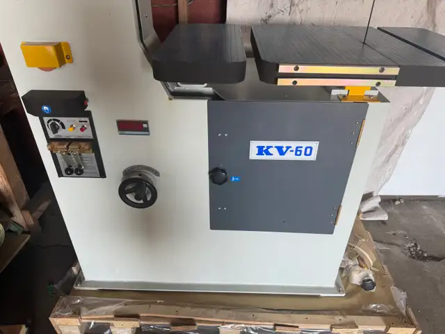 kv60 upright metal cutting bandsaw  in Power Tools in Calgary - Image 3