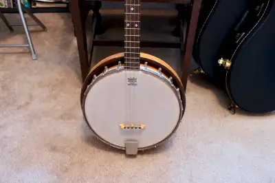 A fun, funky old tenor banjo in good working order. There's no name or model number on the body or h...