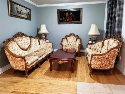 Ready to move in. Very close to downtown, grocery store, school, college, university. 5 minutes walk...