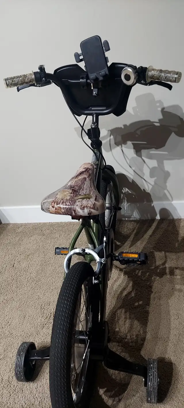 True Timber Camouflage Bike for Boys, 16-inch in Kids in Calgary - Image 9