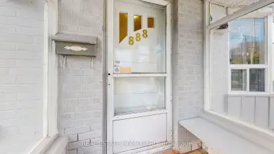 1 Private room for Rent (Shared Washroom & Kitchen)