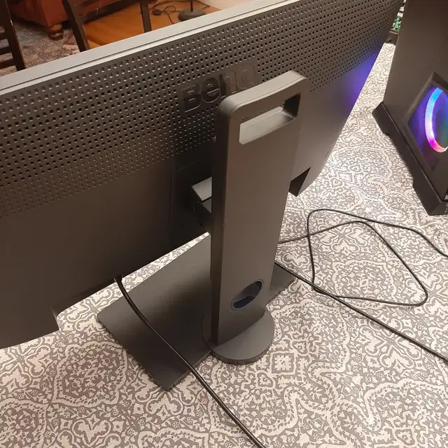 MSI - Trident X Plus - Computer with BENQ 4K Monitors in Desktop Computers in Edmonton - Image 11