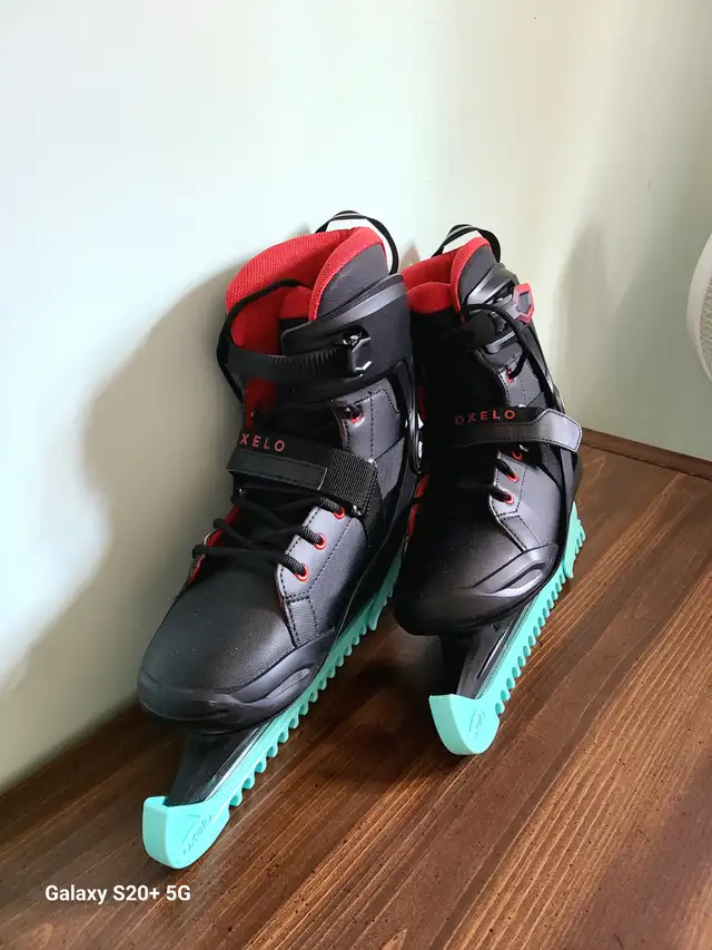 Patins à glace Oxelo homme – Pointure 44 – 40$ in Skates & Blades in City of Montréal - Image 2
