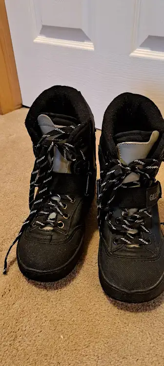 GILLIARD Snowboard Boots Size 6 black in Snowboard in Calgary - Image 2