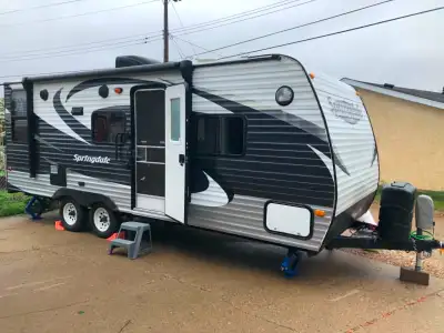 Model: 202QBW - 22 foot body + 3 foot tongue No smoking Electric jack Electric awning New tires from...