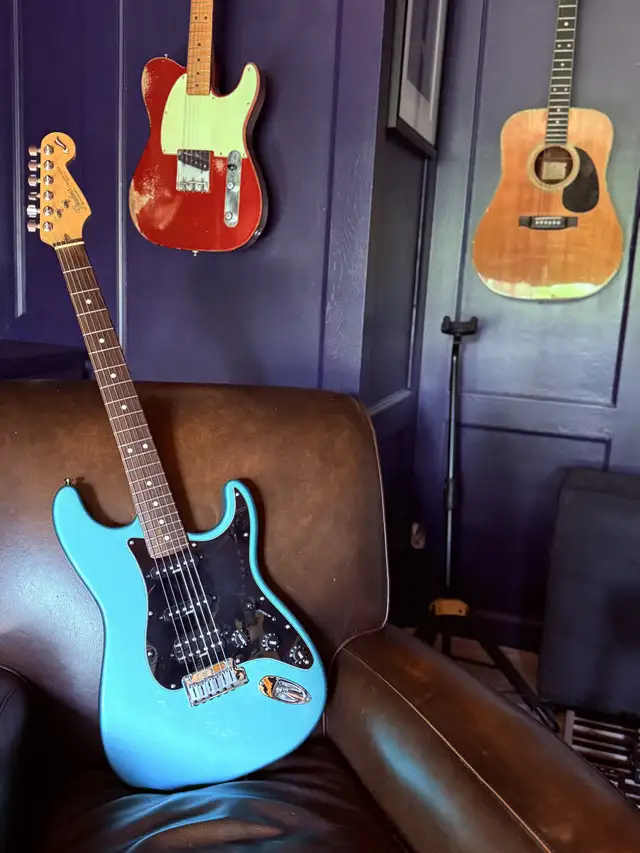 1994 Fender American 40th Anniversary  Stratocaster in Guitars in Calgary - Image 2