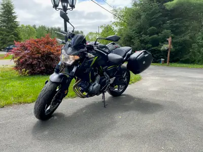 1755 km seulement, comme neuve! • Jamais échappée • Avec valises de haute qualité, (payées $1,000) •...