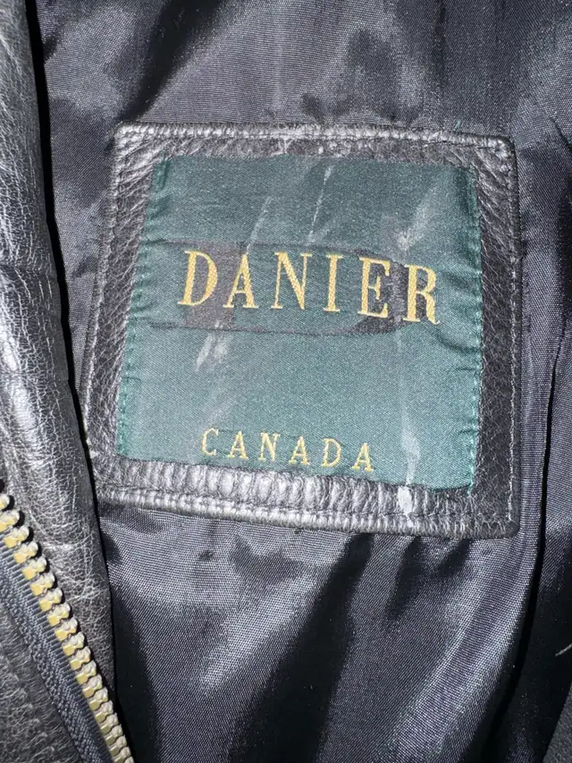 Danier Leather Jacket in Men's in Mississauga / Peel Region - Image 3
