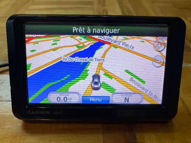 Garmin Nuvi 265wt + accessoires in General Electronics in City of Montréal - Image 7