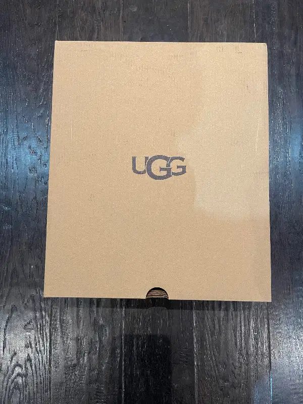UGG Women's Adirondack Boots in Women's - Shoes in Markham / York Region - Image 7